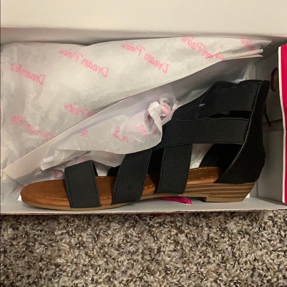 New in box size 5 sandals - Picture 2 of 6